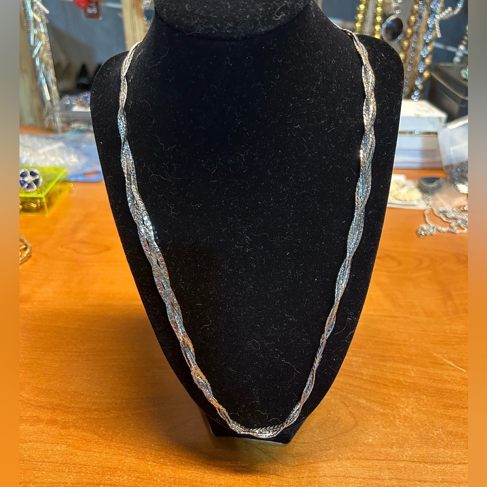 Elegant Silver Twisted Necklace
